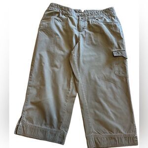Columbia Hiking Capris. Army Green. Lots of Pockets. Size 10. Great Condition!!